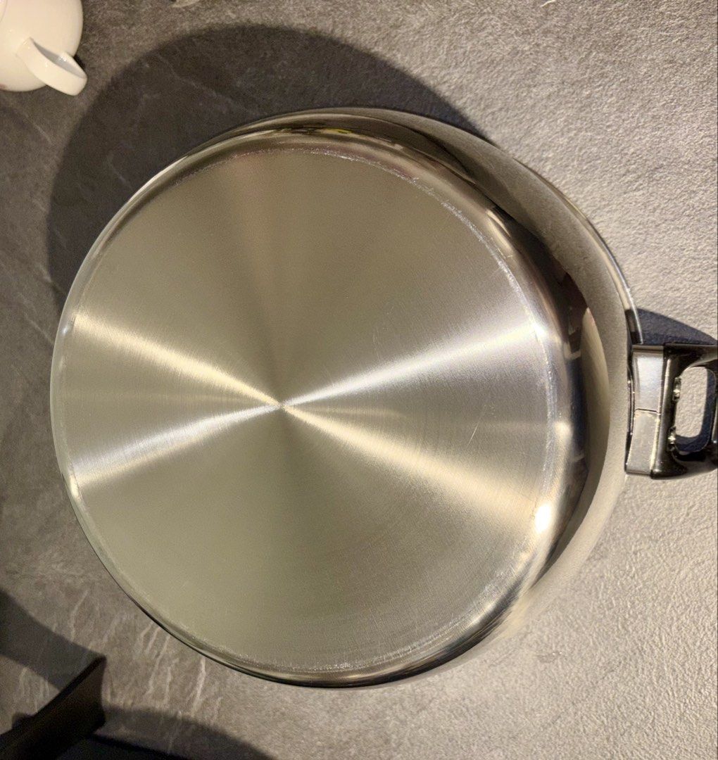 Stainless Steel Pot with Glass Lid (Category: Cookware & Accessories) located in Singapore. Submitted by liuxue3918 (Listing ID 1437481875, Image 3). Description: - Durable stainless steel pot - Clear glass lid - Sturdy handles - Excellent condition - Ideal for soups, stews, and more.