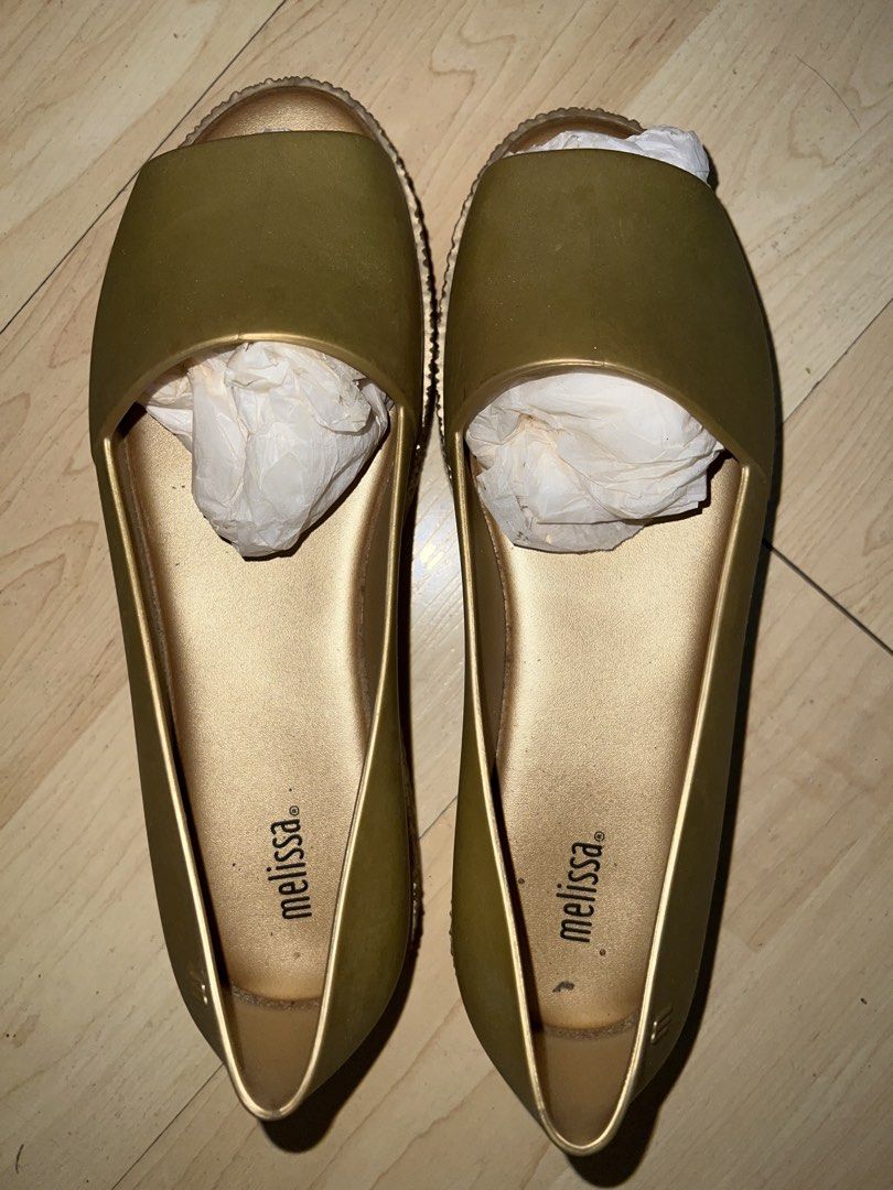 Melissa Puzzle Sandals - Gold - Size 7 (Category: Sandals) located in Singapore. Submitted by grassmmm (Listing ID 1437683824, Image 1). Description: - Stylish Melissa puzzle sandals - Size: US 7 - Condition: Excellent - Minimal sole wear - Perfect for casual outings and summer evenings Last upd:26/Aug/26 Retail $126 Pm for more info.