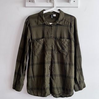H&M Divided size M (Eur38/US8) Long Sleeve Short Top