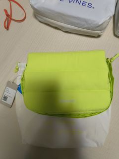 Lime 🍋‍🟩 Beyond the vines puffer bag