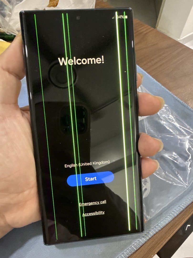 Samsung Ultra Green 256GB (Category: Samsung) located in Singapore. Submitted by wichaang (Listing ID 1438753175, Image 4). Description: Screen got green line but all functional .