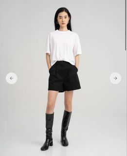 Source Cotton Twill Pleat Short - Black