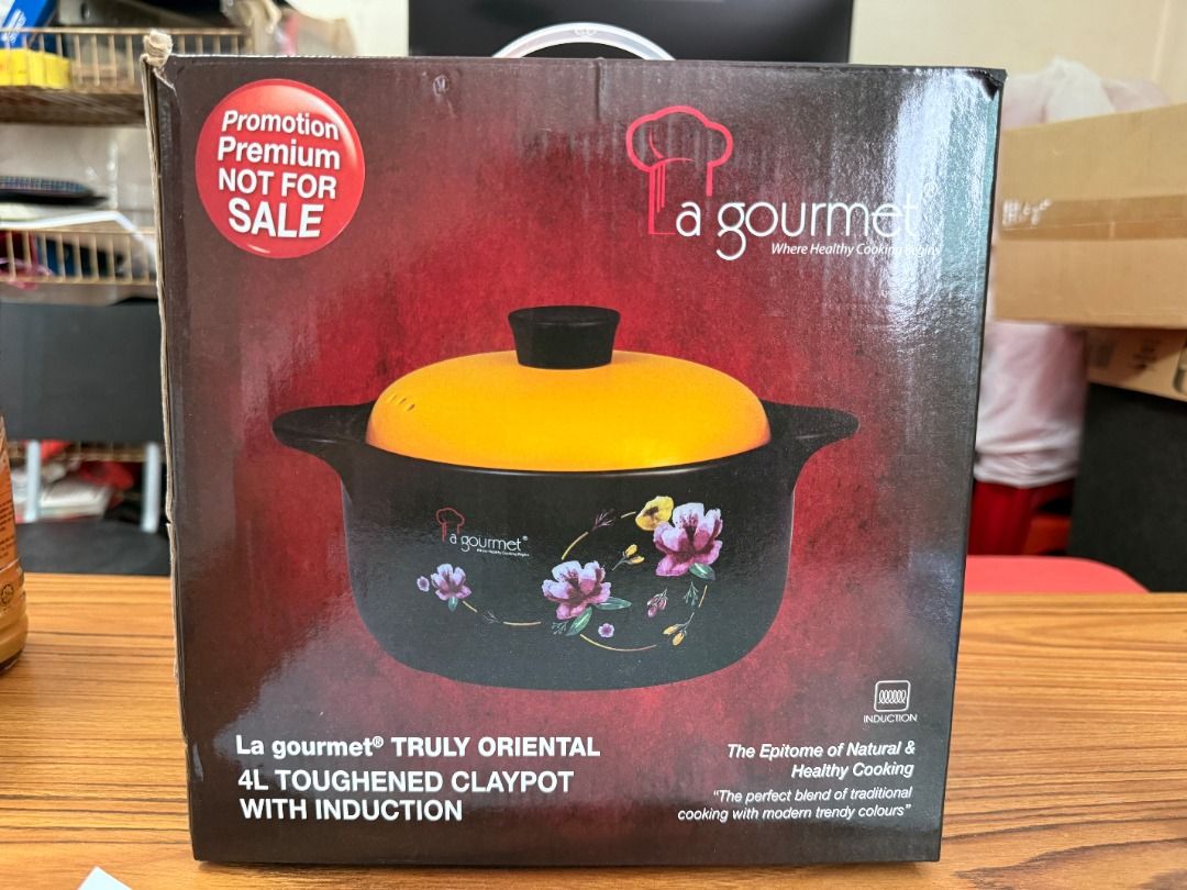 La gourmet TRULY ORIENTAL 4L Toughened Claypot (Category: Cookware & Accessories) located in Singapore. Submitted by bryanl03 (Listing ID 1439018667, Image 1). Description: Condition: Brand new Never used Unopened Complete set Not tested No receipt / warranty proof Based on the box: 4L capacity suitable for induction toughened claypot design Please note: item is brand new and unopened Good for: soup stew claypot rice home cooking.