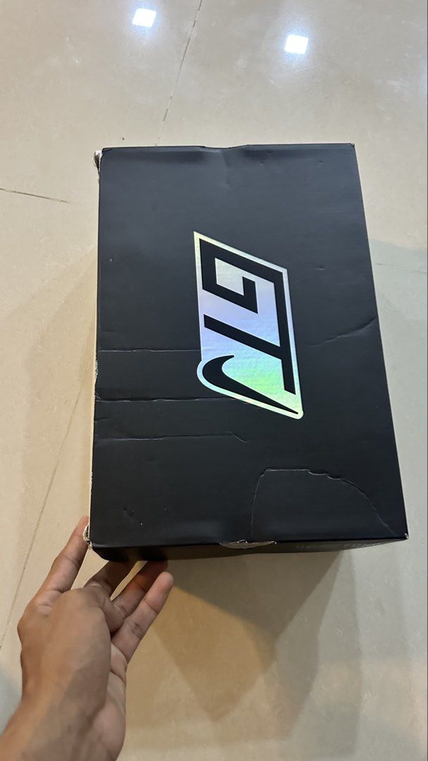 WTS Gt cut 3 BNIB (Category: Sneakers) located in Singapore. Submitted by pinoccchieo (Listing ID 1439027996, Image 2). Description: BNIB Box slightly damaged .