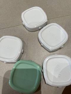 Hegen Bottle Caps (4 White, 1 Green)