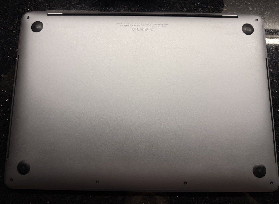 MacBook Pro 13-inch (2018) | 2.7 GHz i7 16GB/512GB (Category: Laptops & Notebooks) located in Singapore. Submitted by _yksoong (Listing ID 1440361783, Image 5). Description: First Come First Serve (my loss your gain) MacBook Pro 13-inch (2018) - macOS Sequoia 15.7.7 - 2.7 GHz Quad-Core Intel Core i7 - 16 GB RAM - 512 GB Storage - Normal Battery Health - Good Screen Condition - All ports in working condition - No box (Laptop ONLY).
