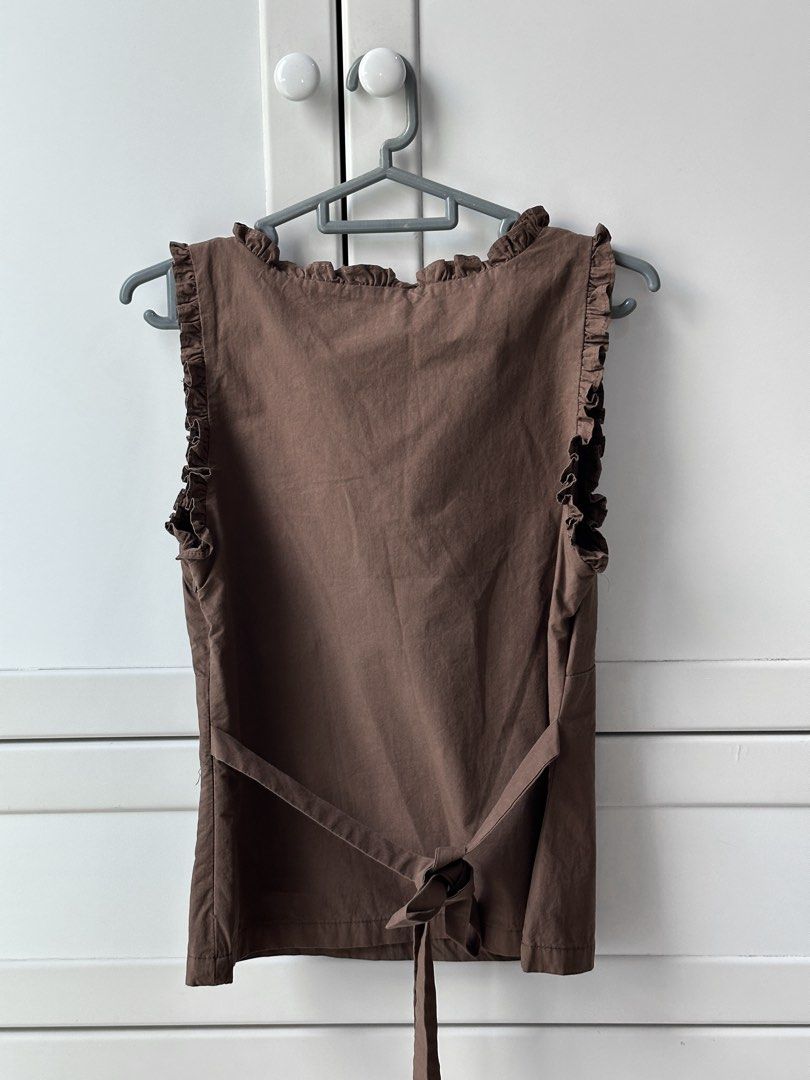 The Editors Market Rosette V-Neck Espresso (Category: Blouses) located in Singapore. Submitted by hellobuypls (Listing ID 1440300869, Image 4). Description: Tagged S. Refer to pic 6 for measurements. Price includes SingPost smartpac (w tracking). .