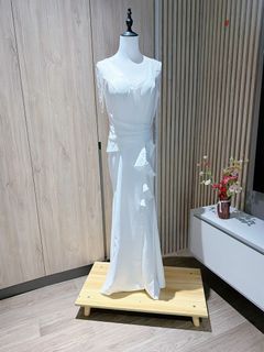S to M size Elegant White V-Neck Maxi Dress with Beaded Shoulder Detail