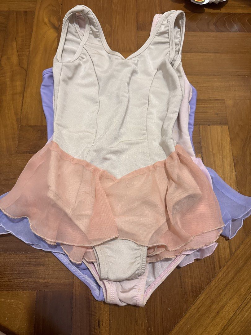 Cheng ballet leotard (Category: Babies & Kids Fashion) located in Singapore. Submitted by traders76 (Listing ID 1435824245, Image 7). Description: Size S for dusty pink and light pink but the dusty pink is slight smaller for 3-4 years old. Light pink worn from 4-5 years old. Size M for purple worn from 5-6 years old. Beginning stages if you learn from Cheng Ballet. Otherwise can just buy to wear if you learn ballet from CCs or schools that doesn’