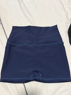 Navy blue scrunched biker shorts