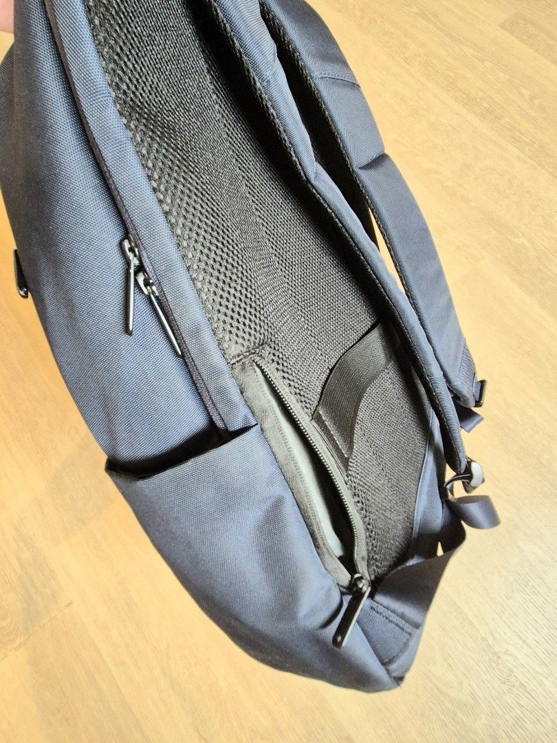 American Tourister RUBIO Navy Blue Laptop Backpack (Category: Backpacks) located in Singapore. Submitted by gleeli (Listing ID 1440966980, Image 5). Description: - Original American Tourister RUBIO Navy blue backpack - Original Price SG$95+ - Antimicrobial technology - Made with Recyclex fabric - Main compartment, front & side pockets - Padded back and straps for comfort - Zippers in good working condition - Interior is very clean.