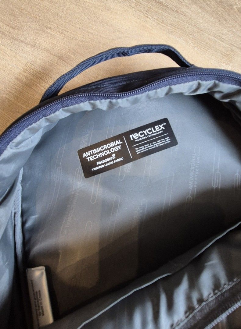 American Tourister RUBIO Navy Blue Laptop Backpack (Category: Backpacks) located in Singapore. Submitted by gleeli (Listing ID 1440966980, Image 2). Description: - Original American Tourister RUBIO Navy blue backpack - Original Price SG$95+ - Antimicrobial technology - Made with Recyclex fabric - Main compartment, front & side pockets - Padded back and straps for comfort - Zippers in good working condition - Interior is very clean.