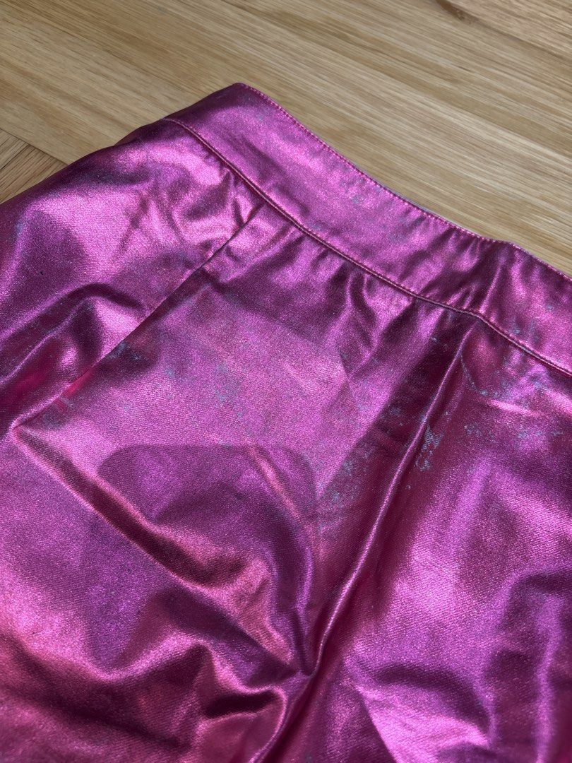 SHEIN Pink Metallic Mini Skirt M (Category: Skirts) located in Singapore. Submitted by sapphire_topaz (Listing ID 1436783968, Image 5). Description: - Pink metallic mini skirt - Front zipper - Two back pockets - Perfect for a bold look or night out - Some discoloration at the back but still ok, a bit of the worn look - Exchange with 3 box of tissue paper - Clementi MRT.