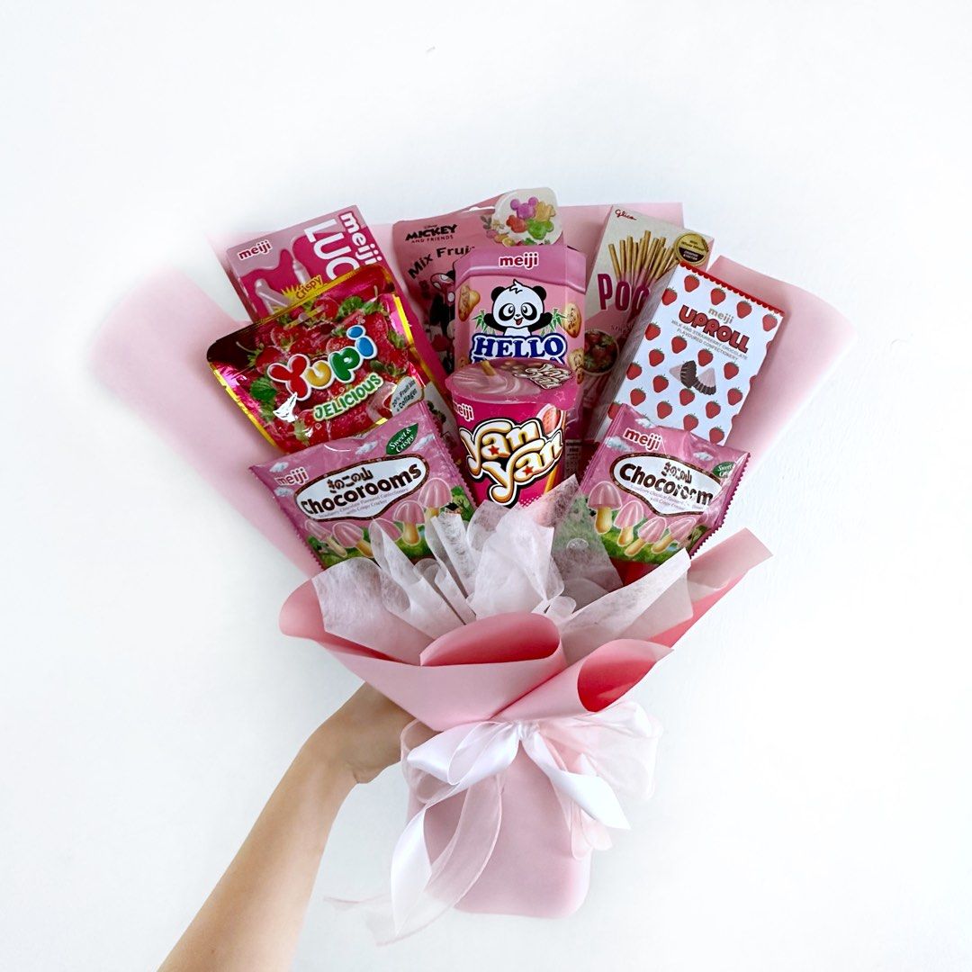 (Read description) plain colours Kuromi hello kitty duffy bear pink Lots-o’-Huggin’ Bear lotso pink snacks bouquet | birthday gift | valentine’s | Anniversary | Baby Shower ｜ get well soon | housewarming | congratulations | kindergarten graduation (Category: Occasions & Party Supplies) located in Singapore. Submitted by theblancstar (Listing ID 1411426293, Image 5). Description: •Fairy light +$4 •Can change wrapper colour •Approximately 40x50cm •