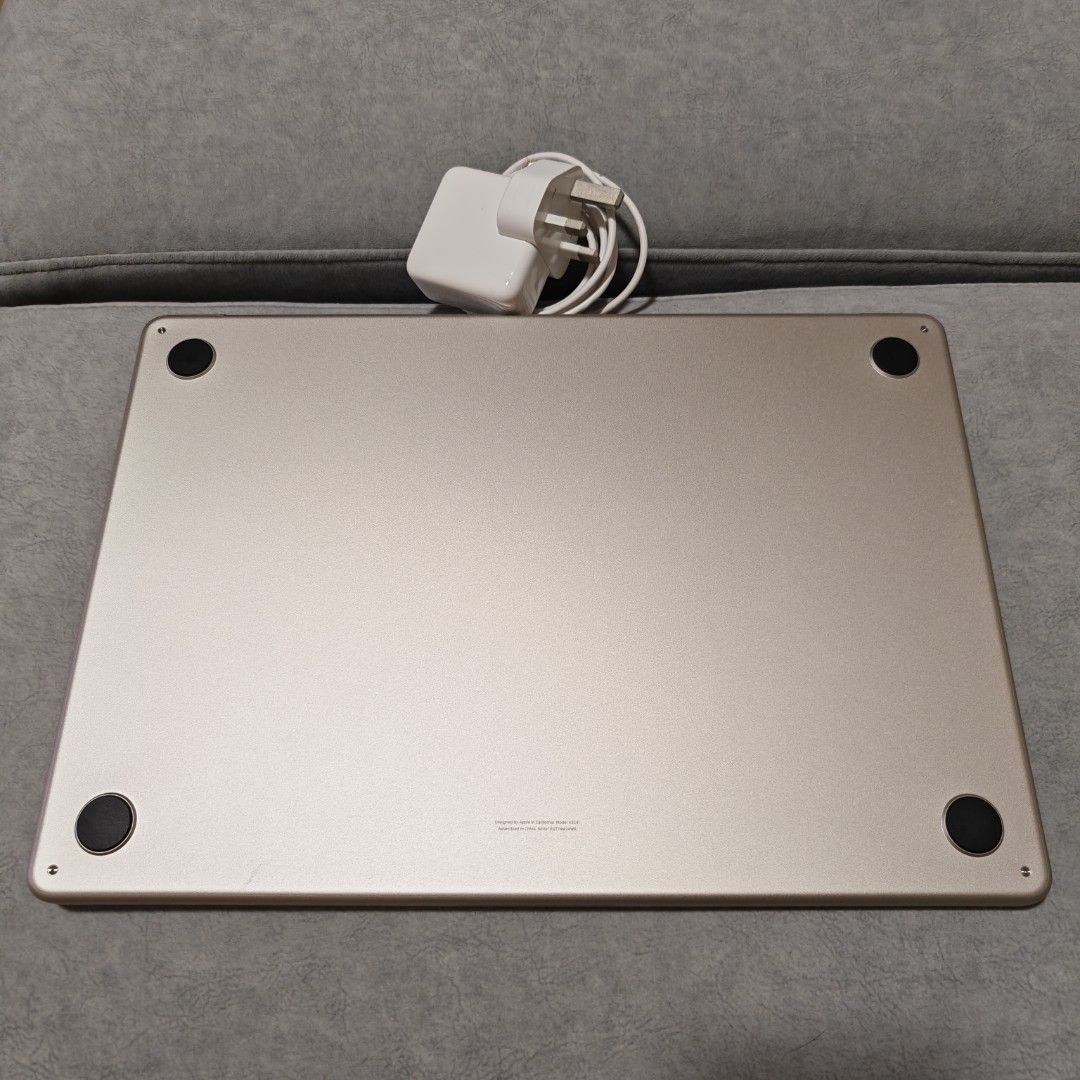 MacBook Air 15 M4 24/512GB Starlight AppleCare+ (Category: Laptops & Notebooks) located in Singapore. Submitted by techhaven (Listing ID 1443453156, Image 4). Description: AppleCare+ until 24 July 2028 Excellent condition no dents no scratches. Battery health 100% Comes with apple dual port charger, USB c cable. No box. Meetups at Clementi / arrange courier at your own cost. Lowballers will be ignored..