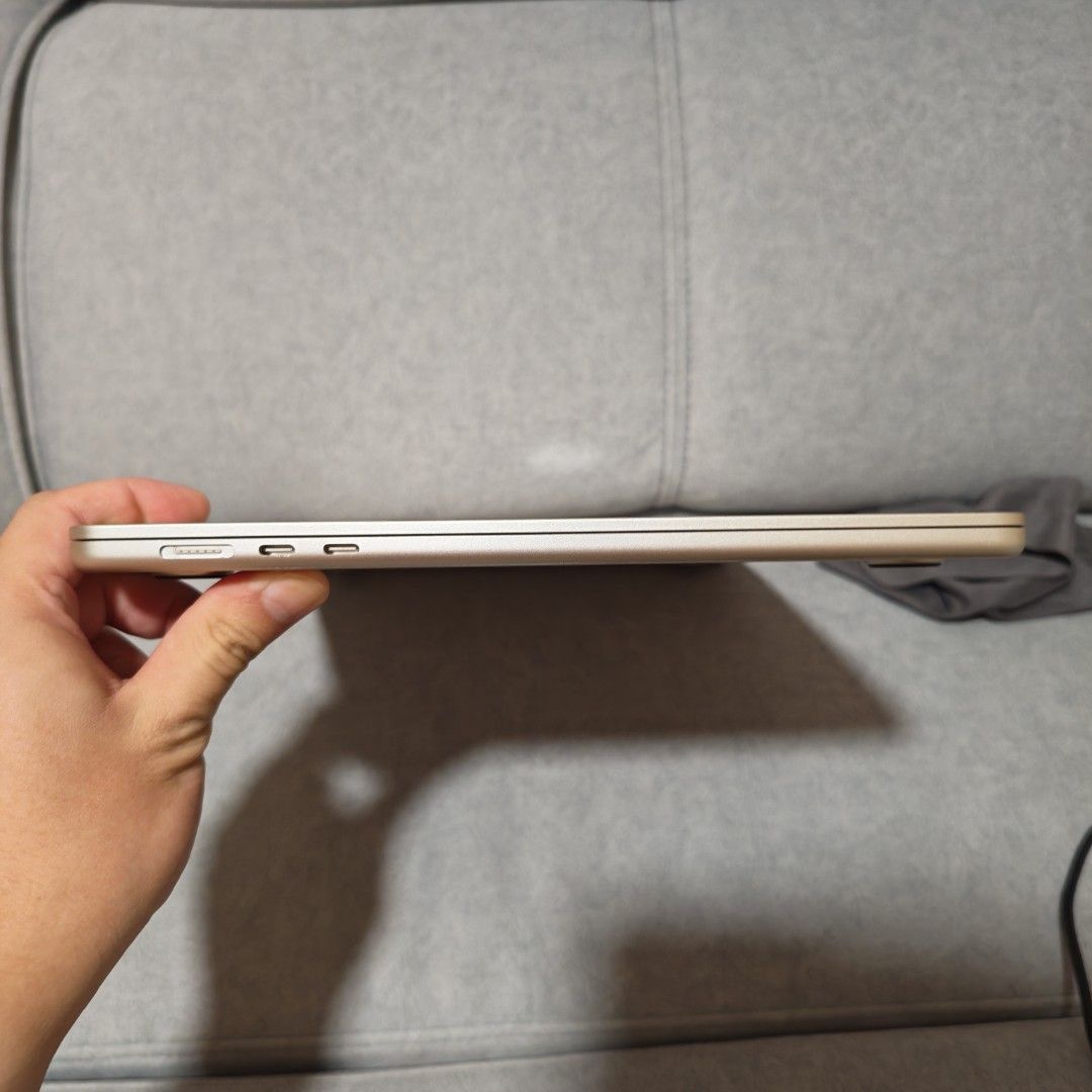MacBook Air 15 M4 24/512GB Starlight AppleCare+ (Category: Laptops & Notebooks) located in Singapore. Submitted by techhaven (Listing ID 1443453156, Image 5). Description: AppleCare+ until 24 July 2028 Excellent condition no dents no scratches. Battery health 100% Comes with apple dual port charger, USB c cable. No box. Meetups at Clementi / arrange courier at your own cost. Lowballers will be ignored..