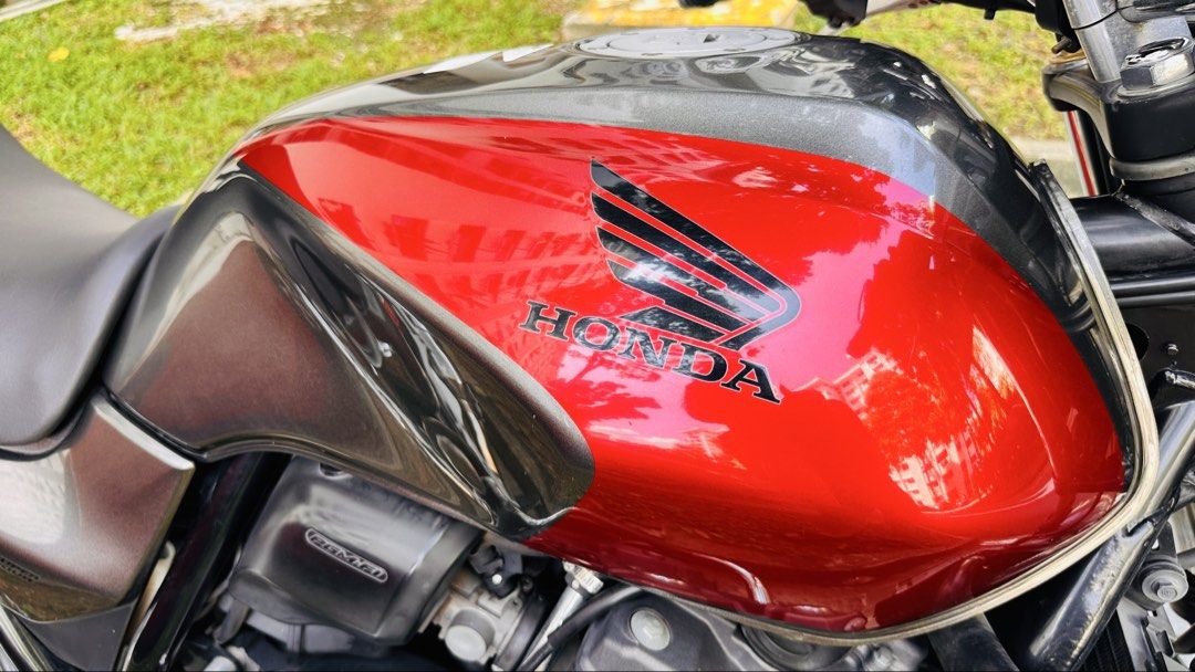 Honda CB400 Super Four with Yoshimura Exhaust (Category: Class 2A) located in Singapore. Submitted by sophiachong800 (Listing ID 1443653434, Image 6). Description: Selling my beloved Honda CB400 Super Four in excellent condition CB400 Super Four (CB400SF) with: • Yoshimura exhaust • Crash bars/engine guards • Twin rear shocks • Good overall cosmetic condition Condition: • Super good condition • owned by me since day 1 • Tires and brakes in good c