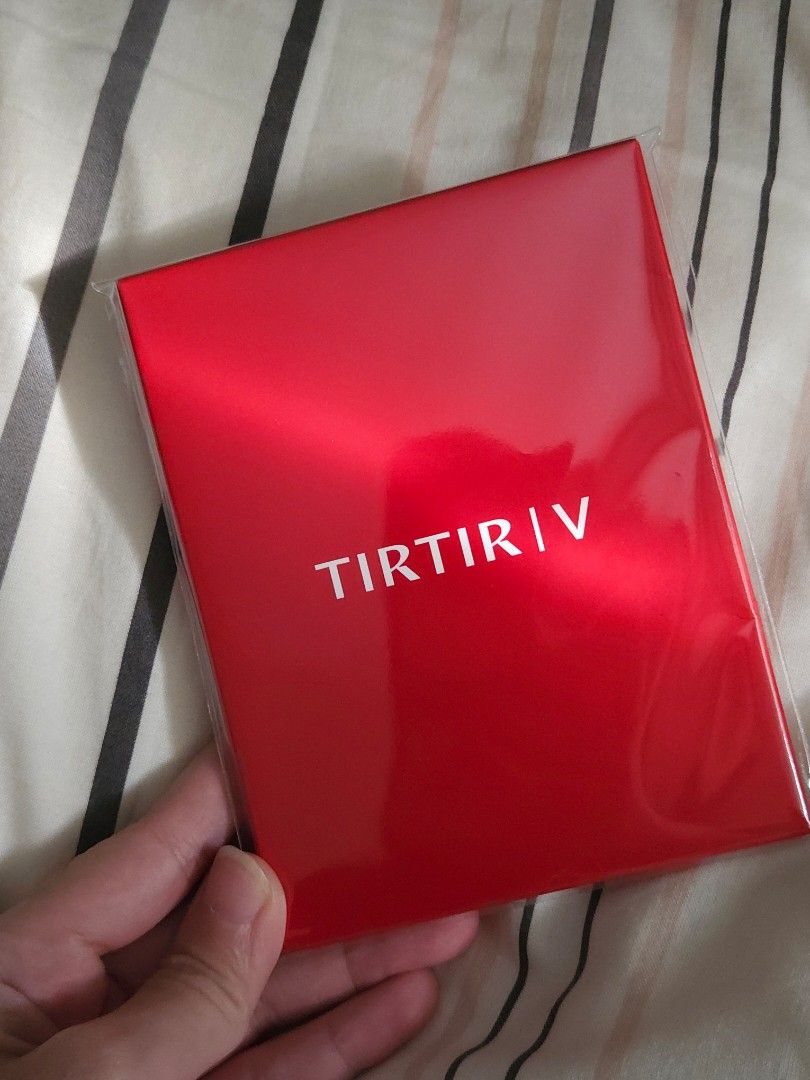 BTS V TIRTIR Official Mini Photo Book - 5 Exclusive Photo Cards of V (Category: K-Wave Merchandise) located in Singapore. Submitted by yummiv (Listing ID 1444768244, Image 4). Description: [TIRTIR] V Mini Photo Book containing 5 exclusive shots of Kim Taehyung - W 32cm x H 11cm - 4 panel accordion card - sealed in an envelope.