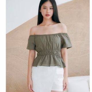 The Fleur Label Off Shoulder Smocked Top Green