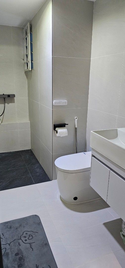 5 mins (350m) walk to Queenstown mrt (Category: Room Rentals) located in Singapore. Submitted by msbubbly333 (Listing ID 1444961586, Image 4). Description: - only 5mins (350m) walk to Queenstown mrt - Room for rent (minimum 6 months) - Rent to single person only, no couple - Air-con room - Staying with professional couple (no children) - Share bathroom with only 1 male. - Bedframe, thick mattress, hangers, pillow, bedsheet provided - Light cookin