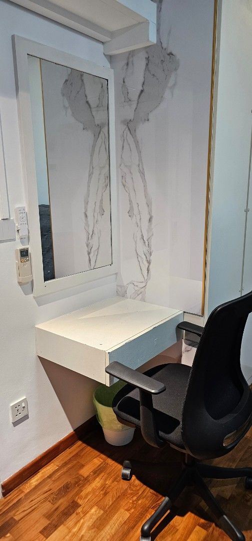 5 mins (350m) walk to Queenstown mrt (Category: Room Rentals) located in Singapore. Submitted by msbubbly333 (Listing ID 1444961586, Image 2). Description: - only 5mins (350m) walk to Queenstown mrt - Room for rent (minimum 6 months) - Rent to single person only, no couple - Air-con room - Staying with professional couple (no children) - Share bathroom with only 1 male. - Bedframe, thick mattress, hangers, pillow, bedsheet provided - Light cookin