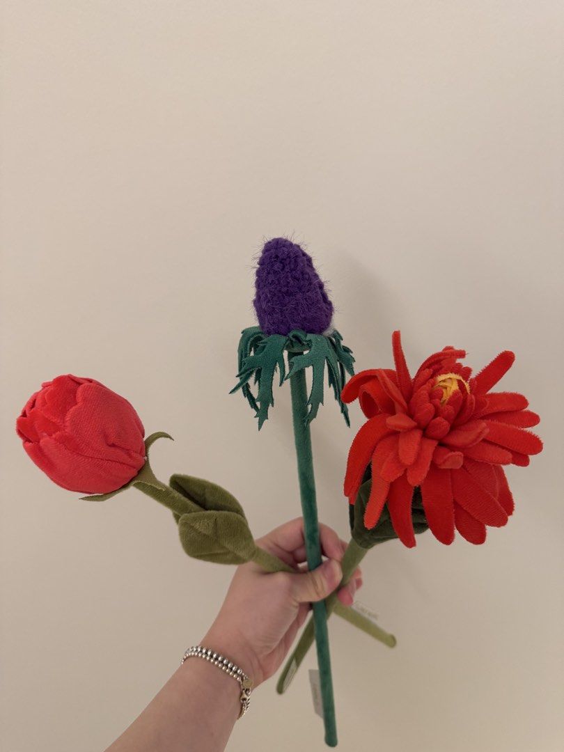 CJ Hendry Flower Market (Category: Flowers & Bouquets) located in Singapore. Submitted by chochootrain (Listing ID 1445193992, Image 2). Description: Selling excess flowers $9 each .