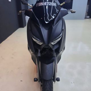 Yamaha XMAX 300 Scooter with Top Box