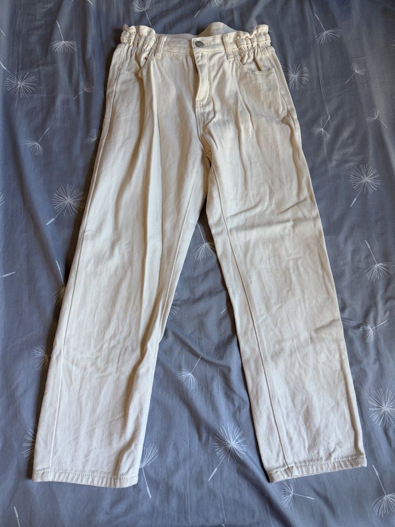 Cream High Waisted Wide Leg Jeans (Category: Jeans & Leggings) located in Singapore. Submitted by booksnotesandclothes (Listing ID 1446318071, Image 1). Description: - Cream colored jeans - High waisted with elastic waistband - Wide leg silhouette - Two front pockets - Two back pockets - Versatile for casual outfits.