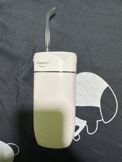 COLGATE Portable Blast Water Flosser White Packset consists Flosser 1s + Nozzle 2s + USB Cord 1s