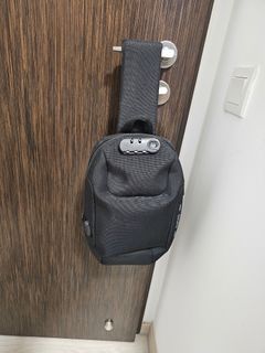 Crossbody bag with lock