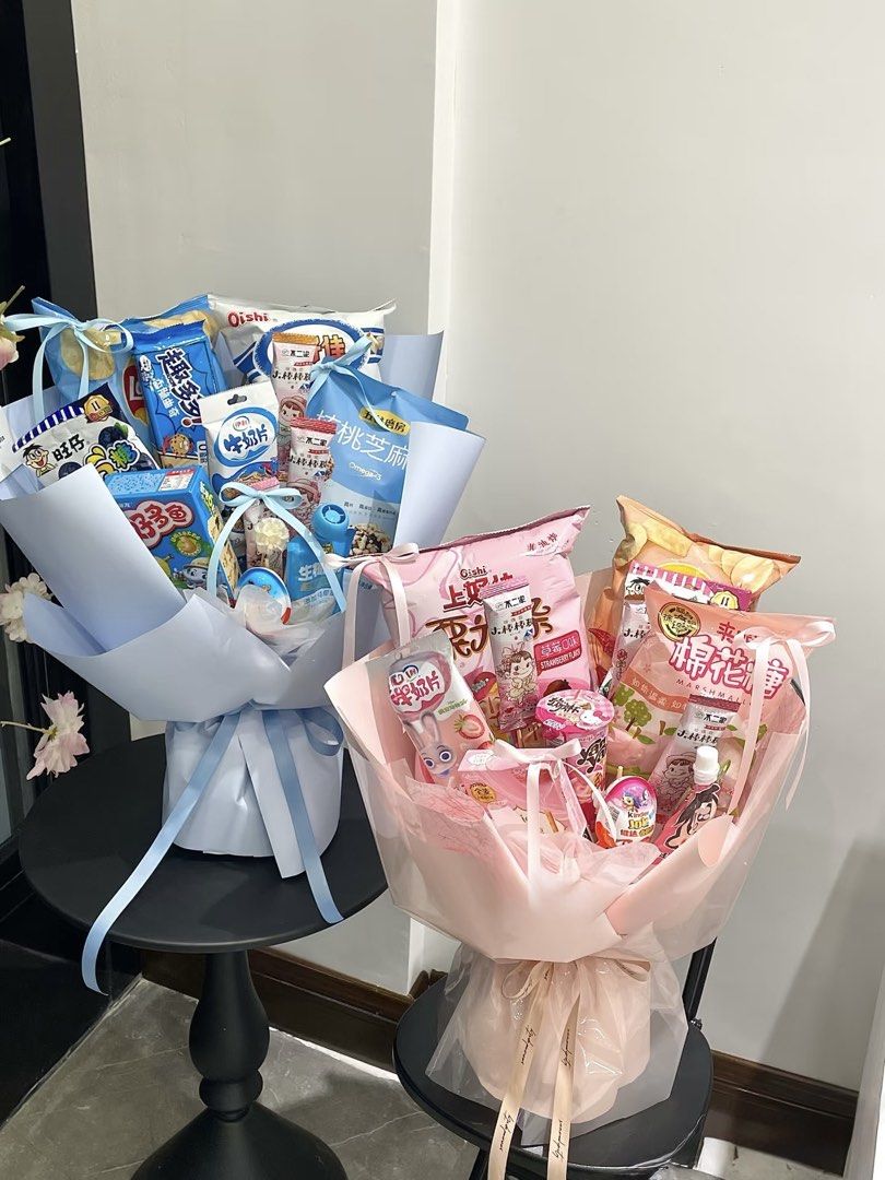 ✨Chocolate bouquet | strawberry bouquet | coffee bouquet | food bouquet | graduation bouquet | anniversary bouquet | birthday bouquet | farewell bouquet | rocher bouquet | snacks bouquet| Father’s Day bouquet |fruits bouquet | black bouquet (Category: Flowers & Bouquets) located in Singapore. Submitted by fondermuse (Listing ID 1413976116, Image 7). Description: Perfect for someone who loves sweetness with a touch of elegance, this thoughtful tre