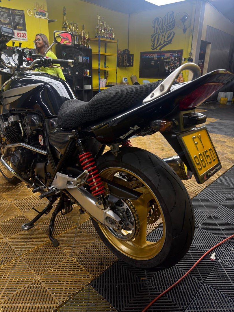 CB 400 | Super 4 Spec 3 Yoshimura Tri-Oval Full System COE 2035 (Category: Class 2A) located in Singapore. Submitted by eazyrent (Listing ID 1442408067, Image 3). Description: Bike is well maintained and always parked under shelter. Comes will Full System Yoshimura Tri Oval with Cert. Bike is fully paid. Able to recommend shop for loan /installment. Registration Date: Feb 2005 COE Expiry: 28 Feb 2035 (Renewable) Interior 9/10 Exterior 9/10 engine