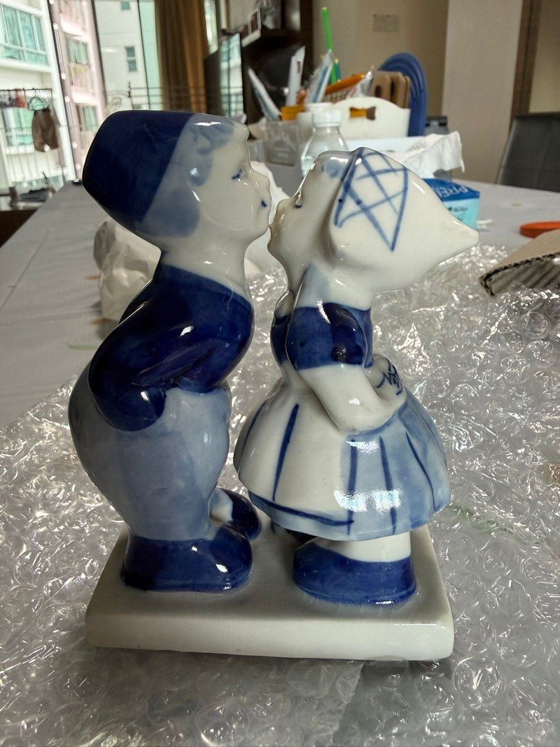 Delft Blue Holland Kissing Couple Figurine (Category: Toy Figures) located in Singapore. Submitted by icevanillalatte (Listing ID 1442486343, Image 2). Description: - Cute Delft blue figurine - Features a boy and girl kissing - Made in Holland - Perfect for display on shelves or tables - Ideal for collectors of Dutch ceramics.