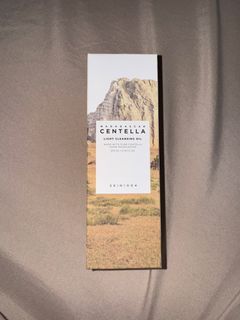 SKIN1004 Madagascar Centella Light Cleansing Oil