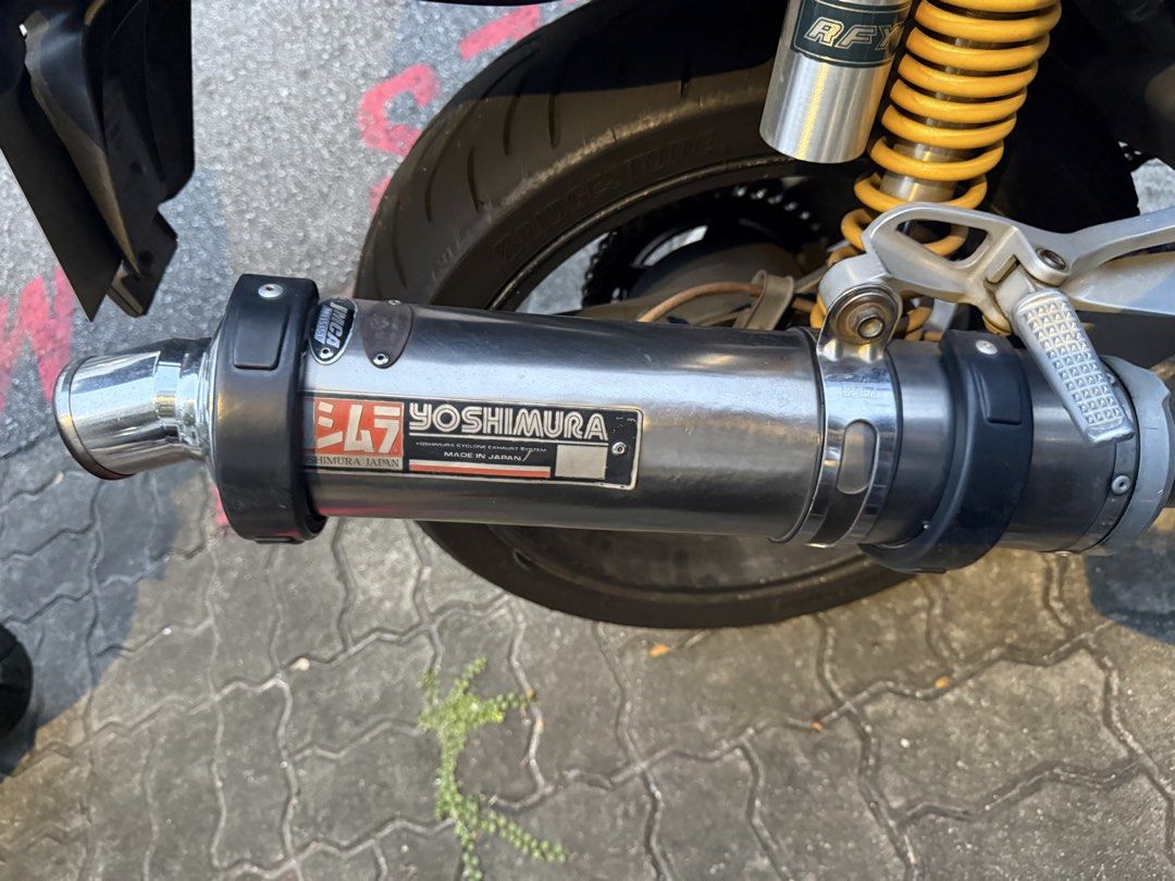 Honda CB400 Super Four Spec 3 - Yoshimura Exhaust (Category: Class 2A) located in Singapore. Submitted by tenebris04 (Listing ID 1447030974, Image 4). Description: - Honda CB400 Super Four Spec 3 - Yoshimura exhaust - Rear box included - Reg 2005 - COE Aug 2030 (NON RENEWABLE) - PM to view.