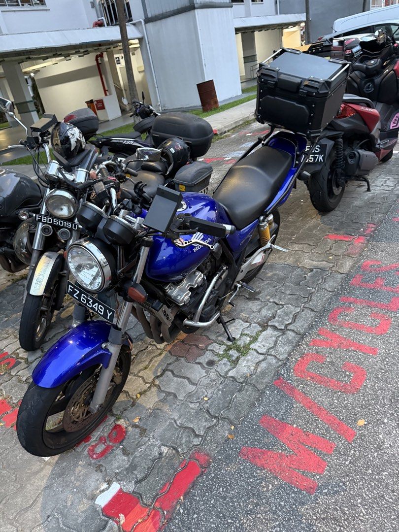 Honda CB400 Super Four Spec 3 - Yoshimura Exhaust (Category: Class 2A) located in Singapore. Submitted by tenebris04 (Listing ID 1447030974, Image 3). Description: - Honda CB400 Super Four Spec 3 - Yoshimura exhaust - Rear box included - Reg 2005 - COE Aug 2030 (NON RENEWABLE) - PM to view.