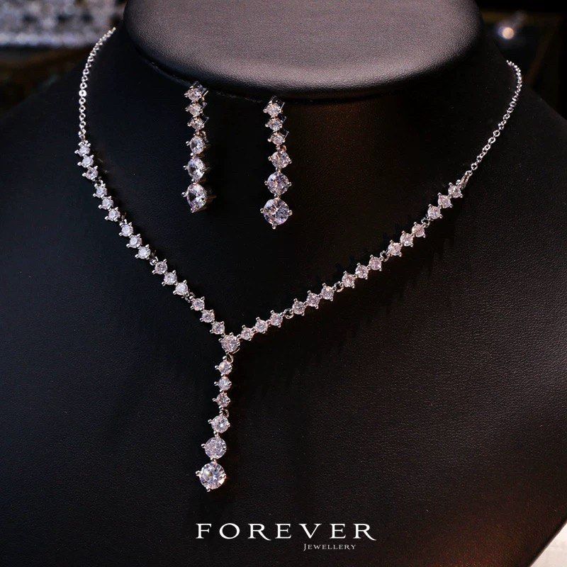 Cubic Zirconia Necklace and Earrings Set (Category: Necklaces) located in Singapore. Submitted by sunevenings (Listing ID 1449269125, Image 1). Description: - Beautiful necklace and earring set - Ideal for special occasions FASHION JEWELLERY NOT REAL .