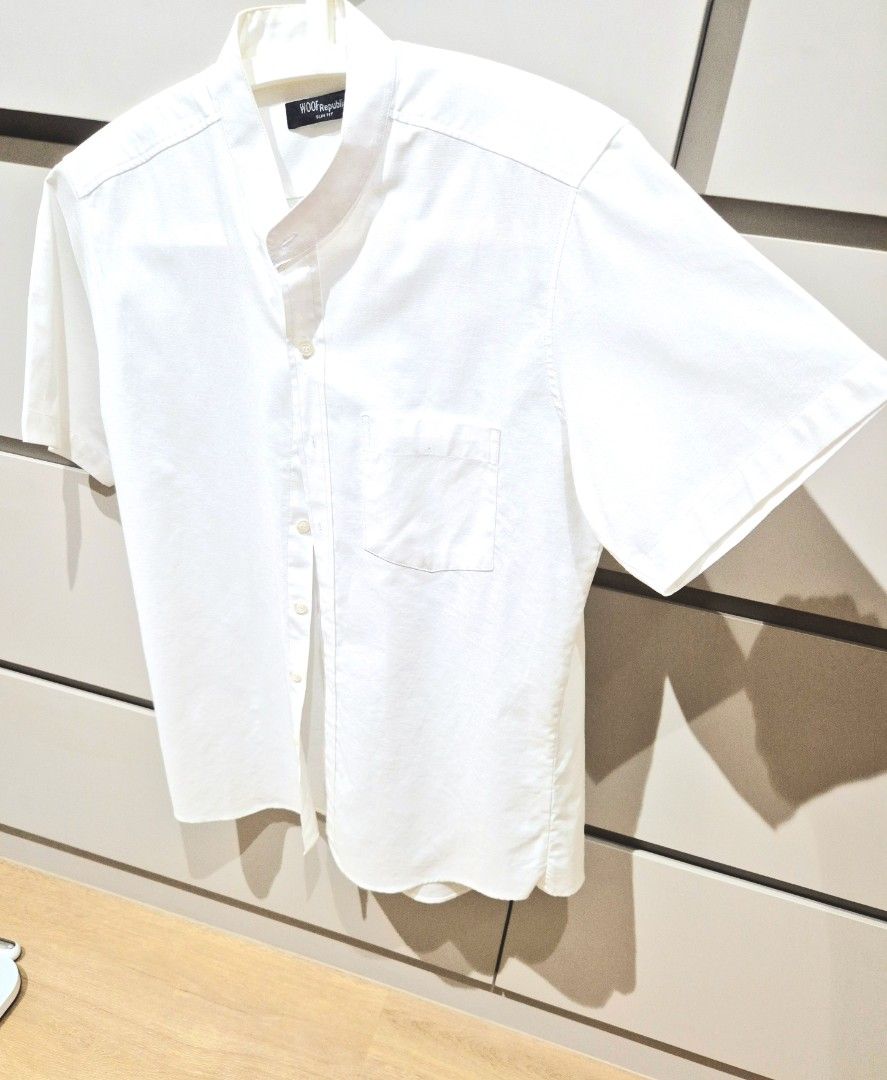 Men's White Short Sleeve Band Collar (mandarin, chinese) Shirt. Size S (Category: Shirts) located in Singapore. Submitted by gleeli (Listing ID 1449255377, Image 2). Description: - Classic white linen short sleeve shirt - Chinese Band collar for a clean, modern look - One chest pocket - Size S (XS) .