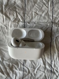 Apple AirPods Pro (2nd generation) with Charging Case