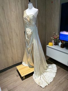 Elegant One-Shoulder Evening Gown with High Slit