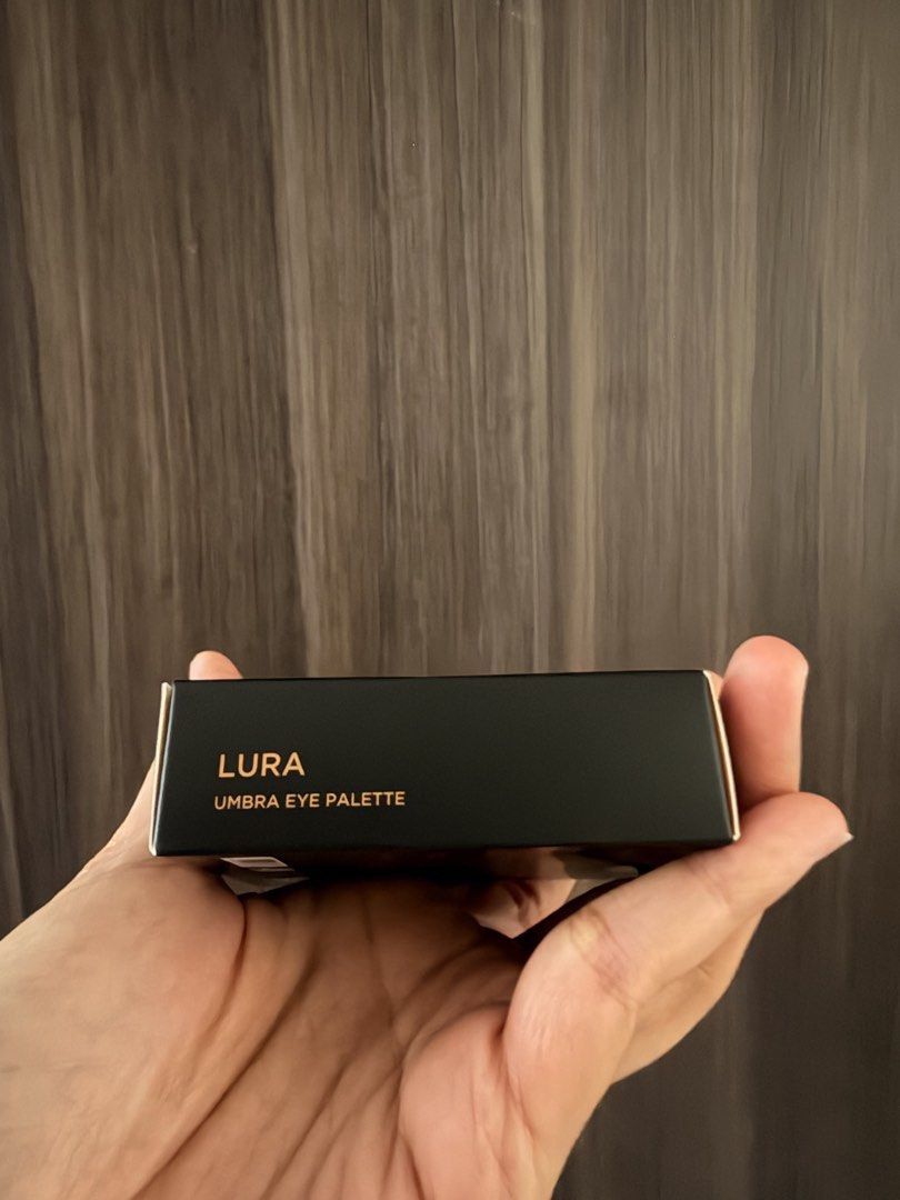 GUELE Umbra Eyeshadow in Lura (Category: Makeup) located in Singapore. Submitted by loveandpurr (Listing ID 1450316523, Image 3). Description: Shade: Neutral pink Palette: 4-pan eyeshadow palette Finishes included: -2 matte shades -1 shimmer shade -1 fine glitter shade Best for: Soft everyday looks, romantic pink-toned eye makeup, and natural glam. The buildable formula lets you create either a subtle wash of color or a more defined look Expiry :