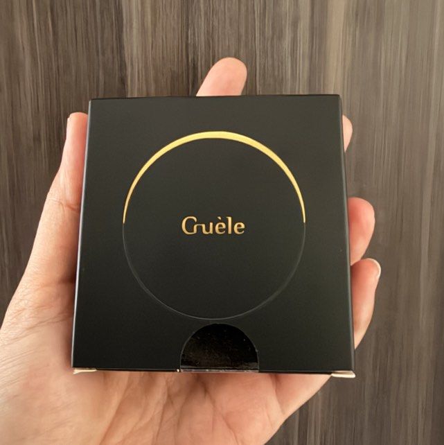 GUELE Umbra Eyeshadow in Lura (Category: Makeup) located in Singapore. Submitted by loveandpurr (Listing ID 1450316523, Image 1). Description: Shade: Neutral pink Palette: 4-pan eyeshadow palette Finishes included: -2 matte shades -1 shimmer shade -1 fine glitter shade Best for: Soft everyday looks, romantic pink-toned eye makeup, and natural glam. The buildable formula lets you create either a subtle wash of color or a more defined look Expiry :