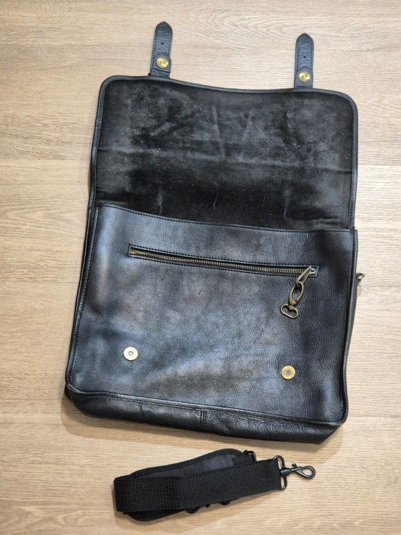 Genuine Mulberry Men's Black Leather Briefcase Messenger Bag, V Good Condition! (Not Coach) (Category: Briefcases) located in Singapore. Submitted by gleeli (Listing ID 1450189968, Image 7). Description: - RARE 2015 authentic Mulberry black leather briefcase. Leather has been oiled and stored well for last 10yrs! - Iconic Mulberry tree logo (interior & exterior), embossed on front leather (see photos) - Elegant brass hardware, with magnetic butto