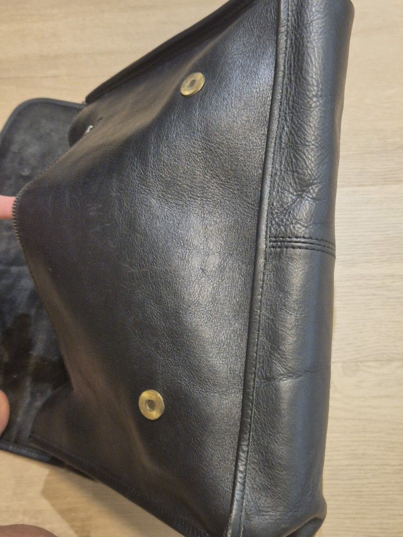 Genuine Mulberry Men's Black Leather Briefcase Messenger Bag, V Good Condition! (Not Coach) (Category: Briefcases) located in Singapore. Submitted by gleeli (Listing ID 1450189968, Image 6). Description: - RARE 2015 authentic Mulberry black leather briefcase. Leather has been oiled and stored well for last 10yrs! - Iconic Mulberry tree logo (interior & exterior), embossed on front leather (see photos) - Elegant brass hardware, with magnetic butto