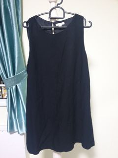 Black sleeveless blouse for woman