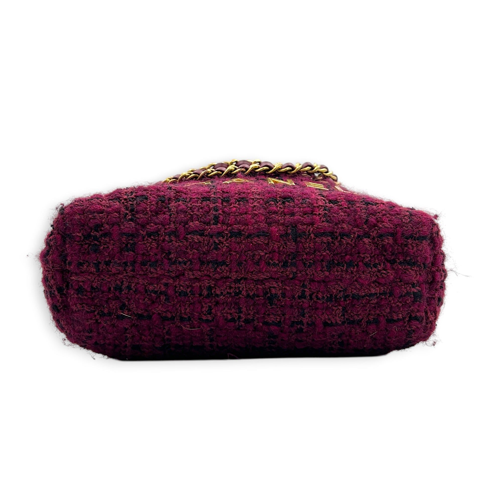 Chanel 22 Tote Shoulder Bag Purple in Tweed, Gold hardware (Category: Bags & Wallets) located in Singapore. Submitted by carousellluxury (Listing ID 1451417754, Image 5). Description: SKU S2606-012427AN Material Tweed Color Purple Hardware Gold Strap Included, non-detachable and adjustable Dimension (L)20cm x (H)18cm x (W)5cm Accessories Dust Bag, Series RFID Circa Est NA Microchipped TRUE Condition - Surface: Very good condition - Bottom Edge / 