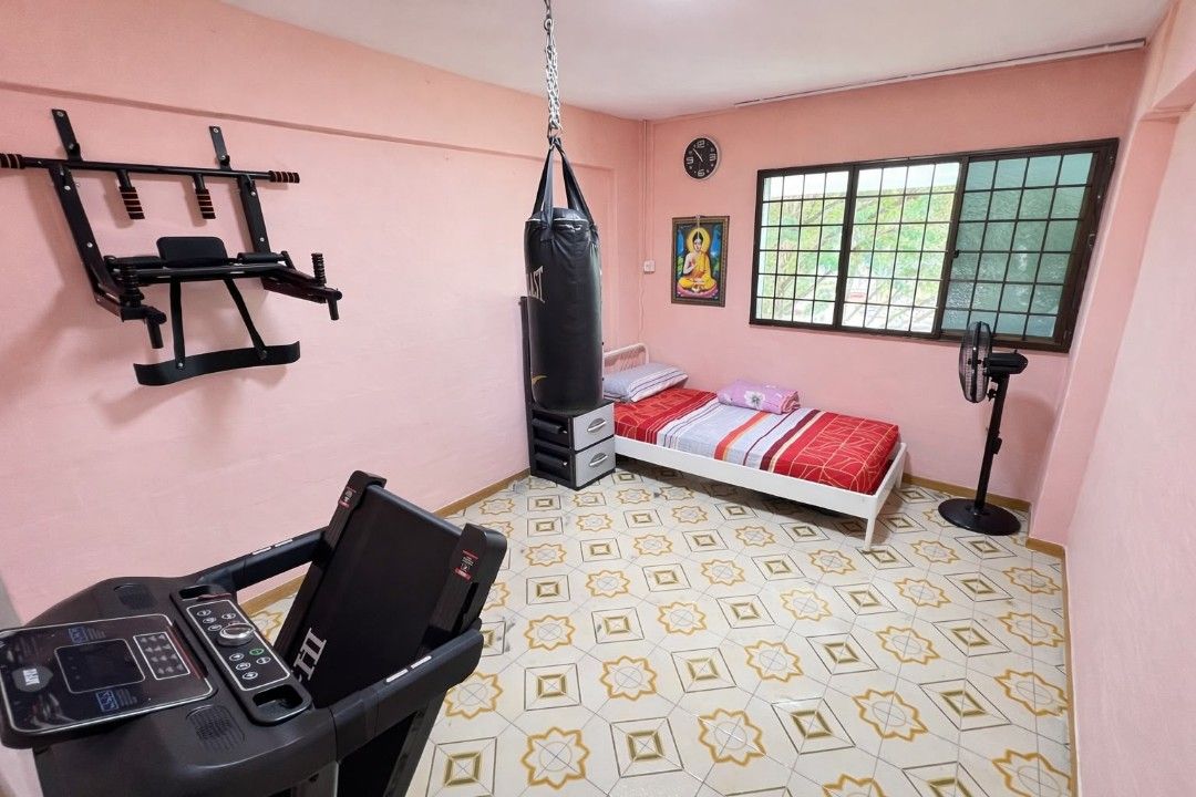 3 Room Apartment for Sale (Category: HDB) located in Singapore. Submitted by coolfish.ff512e (Listing ID 1451534268, Image 6). Description: 🔥 OPEN TO ALL RACES | PRICED TO SELL | $40K BELOW VALUATION! 🔥 Don't miss this rare opportunity to own one of the BEST VALUE homes in Ang Mo Kio! ✅ Open to ALL Ethnic Groups 💰 Priced at an incredible $40,000 BELOW HDB valuation 🚆 Only 9 mins walk (650m) to AMK MRT 🌿 Unblocked front & back with excellent 