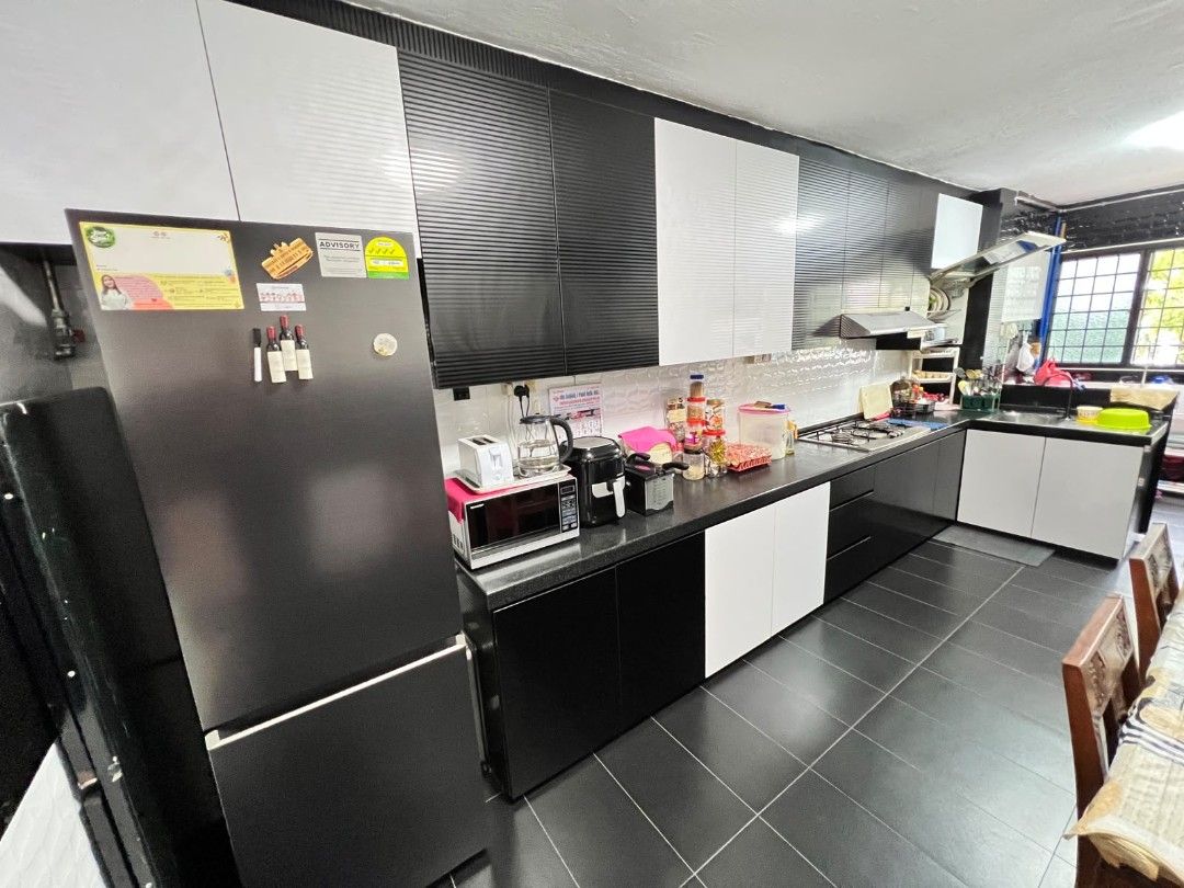 3 Room Apartment for Sale (Category: HDB) located in Singapore. Submitted by coolfish.ff512e (Listing ID 1451534268, Image 3). Description: 🔥 OPEN TO ALL RACES | PRICED TO SELL | $40K BELOW VALUATION! 🔥 Don't miss this rare opportunity to own one of the BEST VALUE homes in Ang Mo Kio! ✅ Open to ALL Ethnic Groups 💰 Priced at an incredible $40,000 BELOW HDB valuation 🚆 Only 9 mins walk (650m) to AMK MRT 🌿 Unblocked front & back with excellent 