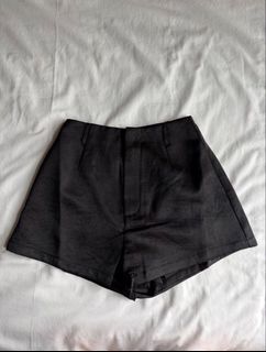 Lovet BNWOT LORRAINE SATIN SLANT HEM BASIC SHORTS (BLACK)