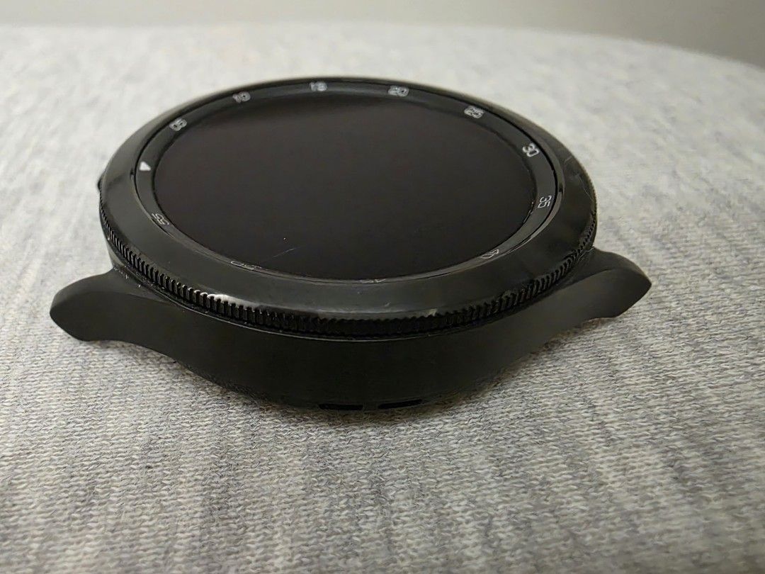 SAMSUNG GALAXY WATCH 4 CLASSIC BLUETOOTH ( 46MM ) (Category: Wearables & Smart Watches) located in Singapore. Submitted by hadytoshi07 (Listing ID 1451660129, Image 4). Description: NO BOX COMES WITH ORIGINAL STRAP AND CHARGER.